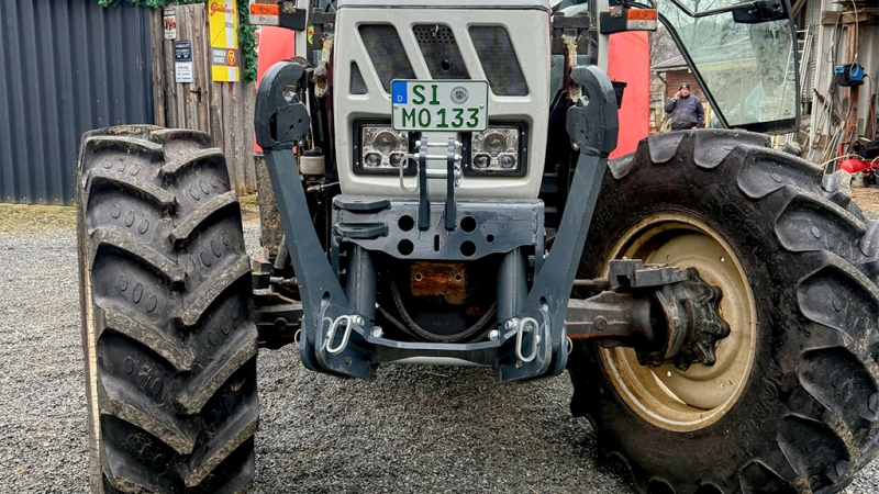 UNIVERZÁLIS FRONT HIDRAULIKA 2KAT TRAKTORHOZ 1500kg