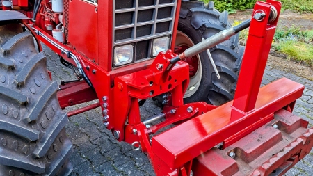 TRAKTORIN YLEISMALLINEN ETUNOSTOLAITE SARJA KAT. 2 1500KG - PUNAINEN (RAL 3000)